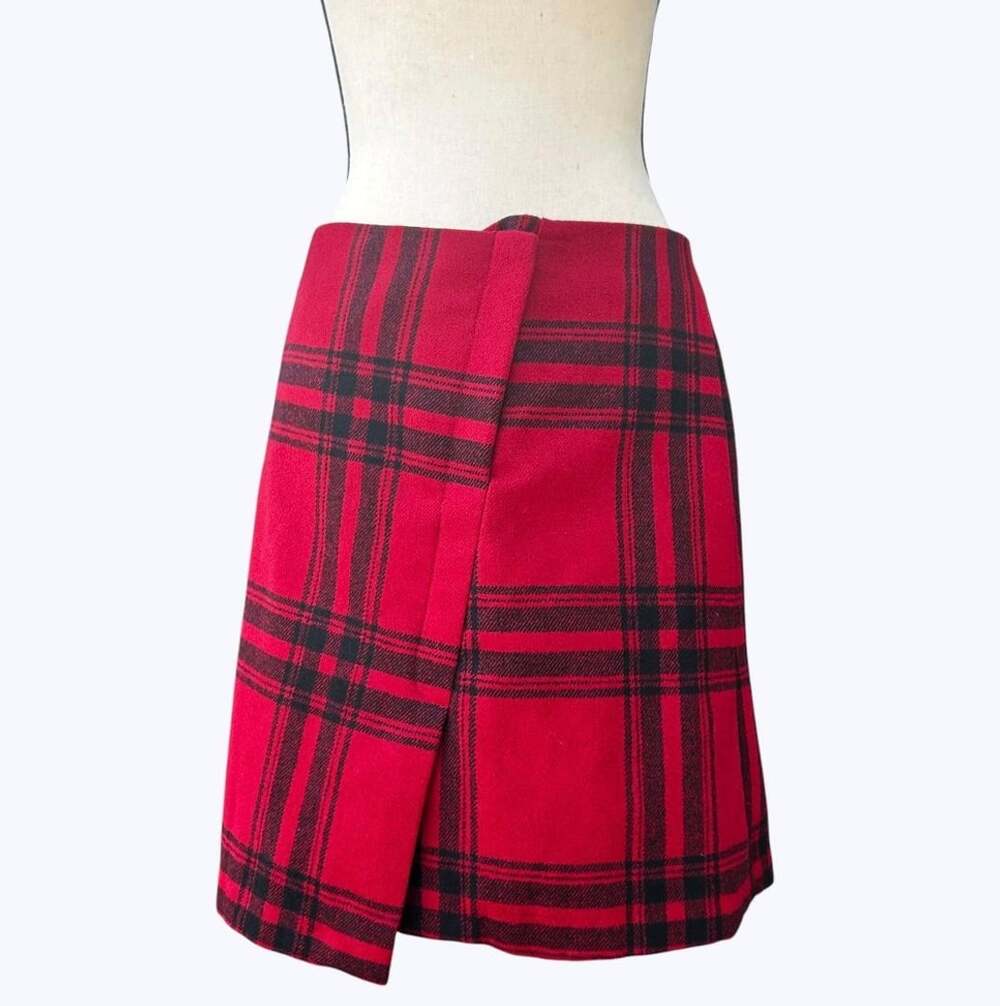 Red and Black Plaid Wrap Skirt Size 4 Katherine Barclay